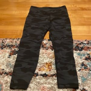 Athleta camo leggings size medium